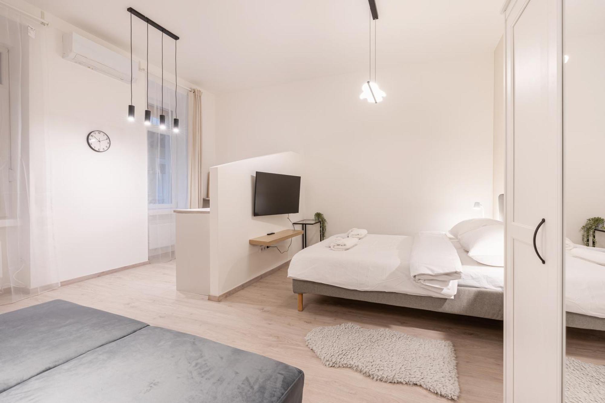 شقة Kl31 - Urban Escape - Prime Location - Klauzal Square By Bqa بودابست المظهر الخارجي الصورة